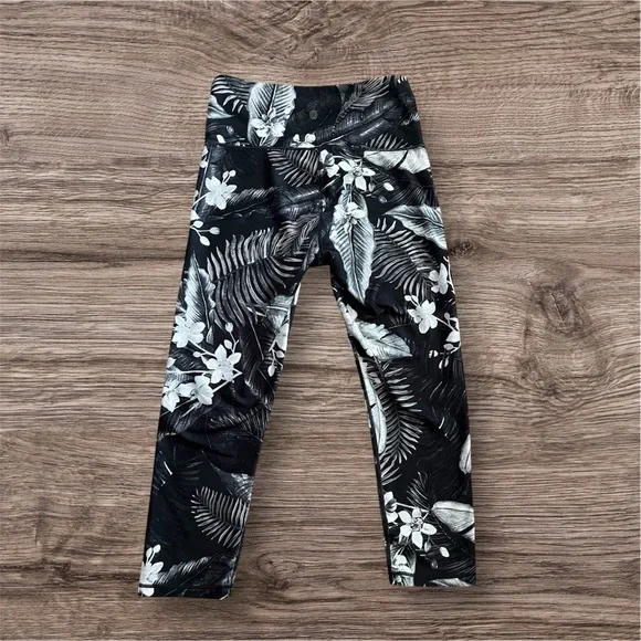 Balance Collection Black Hawaiian Mood Athletic Pants Womens Size M - Picture 2 of 5